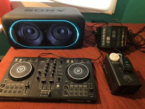 Party bundle - DJ deck, speaker, disco lights, smoke machine
